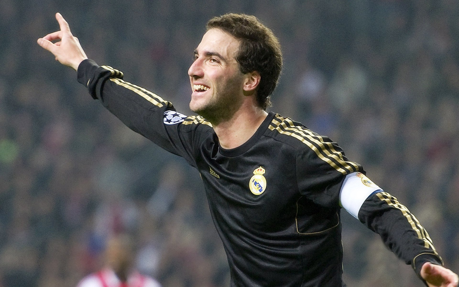 欧冠巅峰对决,皇马绝杀多特蒙德,第15次捧起大耳朵杯