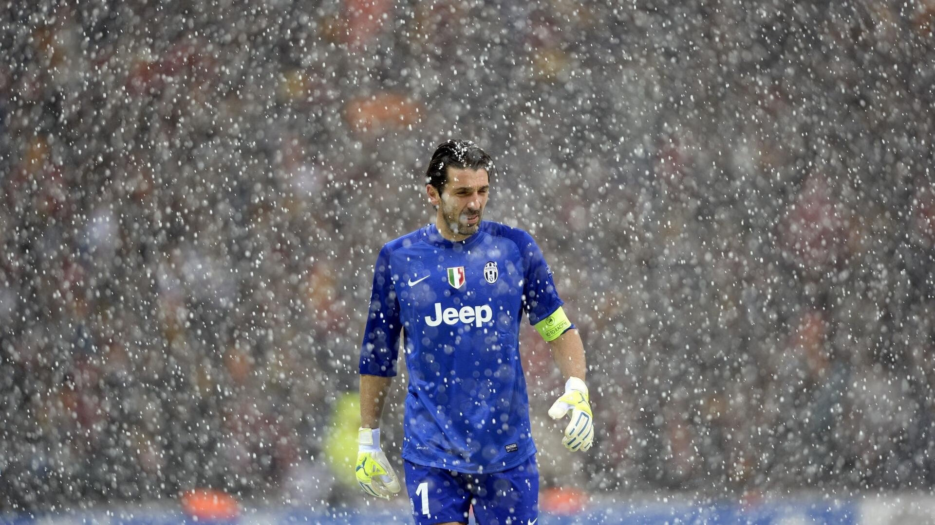 短跑新星闪耀全国田径锦标赛,破纪录夺冠引热议