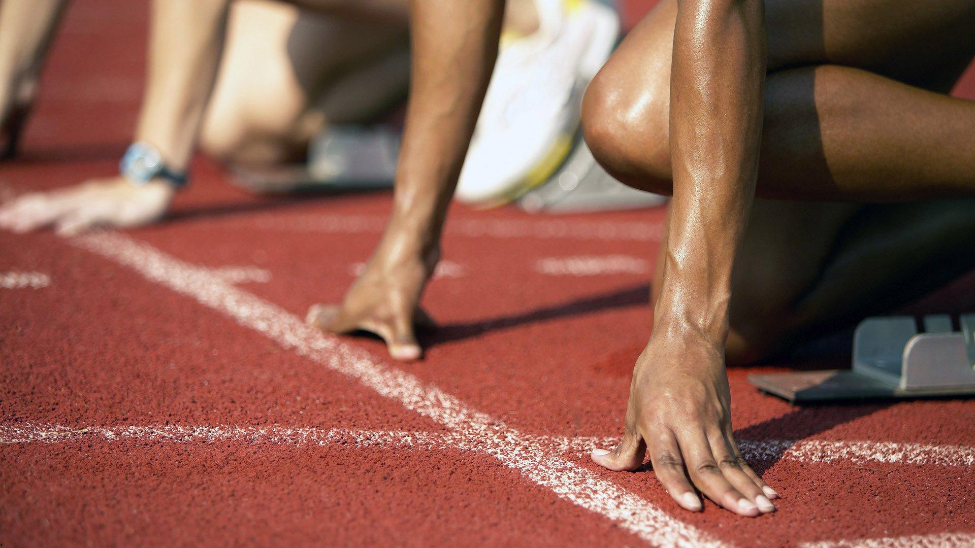 曼城俱乐部深情追忆拳坛传奇哈顿 曼彻斯特大教堂送别城市英雄